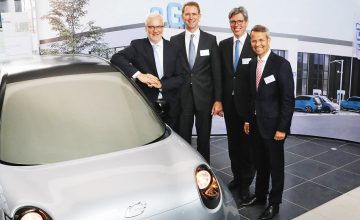 v.l.n.r.: Garrelt Duin (NRW-Wirtschaftsminister), Professor Günther Schuh (CEO e.GO Mobile AG), Marcel Philipps (Oberbürgermeister der Stadt Aachen), Professor Malte Brettel (Prorektor für Wirtschaft und Industrie, RWTH Aachen University)