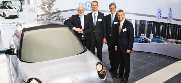 v.l.n.r.: Garrelt Duin (NRW-Wirtschaftsminister), Professor Günther Schuh (CEO e.GO Mobile AG), Marcel Philipps (Oberbürgermeister der Stadt Aachen), Professor Malte Brettel (Prorektor für Wirtschaft und Industrie, RWTH Aachen University)